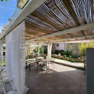 Pula Galižana. Renovirana kuća sa fantastičnim vrtom.