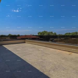 Pula - Loborika. Nova samostojeća kuća sa bazenom. Kvalitetno izgrađena i uređena.