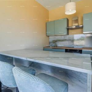 Pula - Loborika. Nova samostojeća kuća sa bazenom. Kvalitetno izgrađena i uređena.