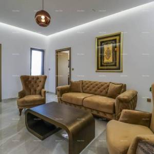 Pula - Loborika. Nova samostojeća kuća sa bazenom. Kvalitetno izgrađena i uređena.