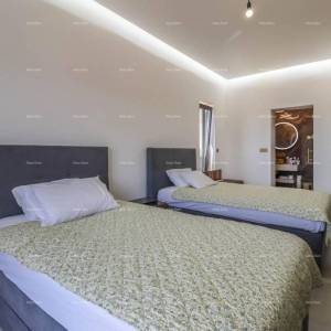 Pula - Loborika. Nova samostojeća kuća sa bazenom. Kvalitetno izgrađena i uređena.