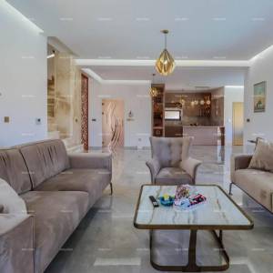 Pula - Loborika. Nova samostojeća kuća sa bazenom. Kvalitetno izgrađena i uređena.