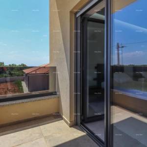 Pula - Loborika. Nova samostojeća kuća sa bazenom. Kvalitetno izgrađena i uređena.