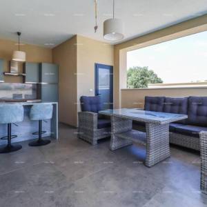 Pula - Loborika. Nova samostojeća kuća sa bazenom. Kvalitetno izgrađena i uređena.