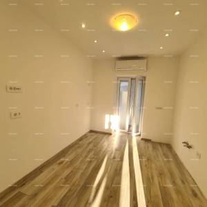 Pula – renoviran dvosobni stan u centru, 72,83 m². Stan se nalazi na tržnici.