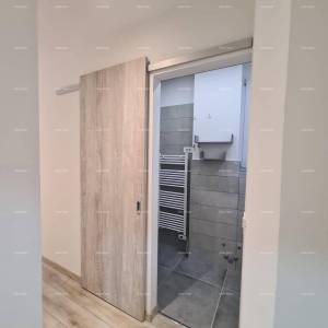 Pula – renoviran dvosobni stan u centru, 72,83 m². Stan se nalazi na tržnici.