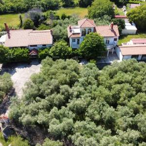 Pula Savršen mir i potencijal: nekretnina s 12 spavaćih soba, bazenom i prekrasnim pogledom na more u Pomeru