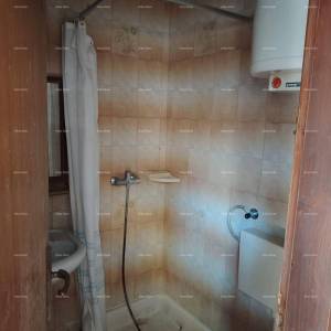 Pula Savršen mir i potencijal: nekretnina s 12 spavaćih soba, bazenom i prekrasnim pogledom na more u Pomeru