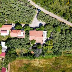 Pula Savršen mir i potencijal: nekretnina s 12 spavaćih soba, bazenom i prekrasnim pogledom na more u Pomeru