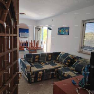 Pula Savršen mir i potencijal: nekretnina s 12 spavaćih soba, bazenom i prekrasnim pogledom na more u Pomeru