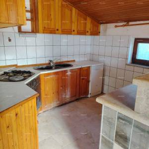 Pula Savršen mir i potencijal: nekretnina s 12 spavaćih soba, bazenom i prekrasnim pogledom na more u Pomeru