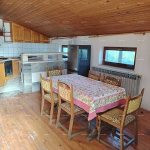 Pula Savršen mir i potencijal: nekretnina s 12 spavaćih soba, bazenom i prekrasnim pogledom na more u Pomeru