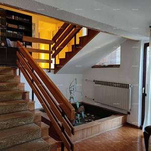 PULA – Škatari, obiteljska samostojeća kuća s velikom okućnicom