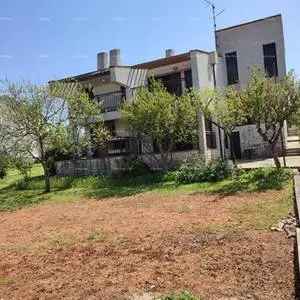 PULA – Škatari, obiteljska samostojeća kuća s velikom okućnicom