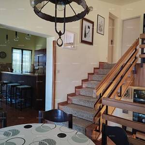 PULA – Škatari, obiteljska samostojeća kuća s velikom okućnicom