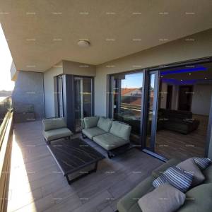 Pula. Stoja. par minuta do mora. Luksuzna novogradnja! Stan s pogledom na more!