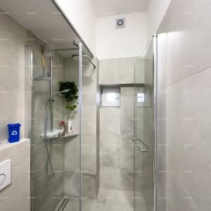 Pula, strogi centar, Istarska ulica, 500 metara do Arene. Moderan i kompletno uređen i namješteni gradski stan.