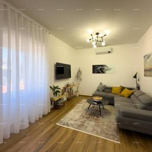 Pula, strogi centar, Istarska ulica, 500 metara do Arene. Moderan i kompletno uređen i namješteni gradski stan.