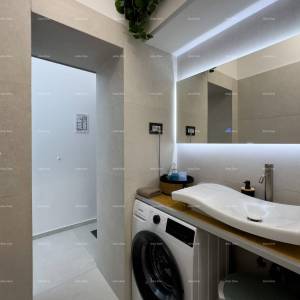 Pula, strogi centar, Istarska ulica, 500 metara do Arene. Moderan i kompletno uređen i namješteni gradski stan.