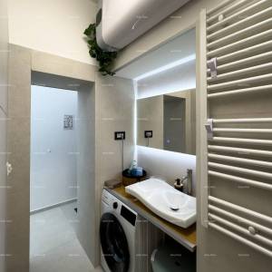 Pula, strogi centar, Istarska ulica, 500 metara do Arene. Moderan i kompletno uređen i namješteni gradski stan.