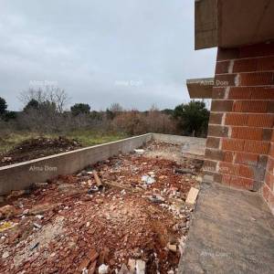 Pula. Veli Vrh, stan u prizemlju s vrtom.