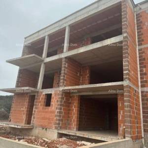 Pula. Veli Vrh, stan u prizemlju s vrtom.