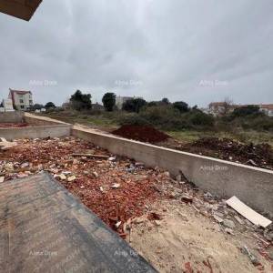 Pula. Veli Vrh, stan u prizemlju s vrtom.