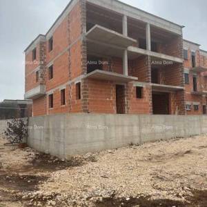 Pula. Veli Vrh, stan u prizemlju s vrtom.