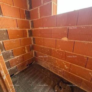 Pula. Veli Vrh, stan u prizemlju s vrtom.