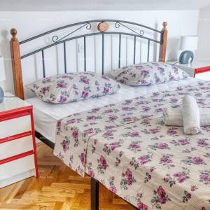 Pula Veruda , blizina Verudele, Marine.