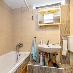 PUNAT - Samostojeća kuća s terasom blizu mora