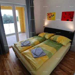 Raša, Šarmantna apartmanska kuća s bazenom i panoramskim pogledom na more