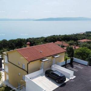 Raša, Šarmantna apartmanska kuća s bazenom i panoramskim pogledom na more