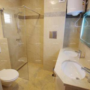 Raša, Šarmantna apartmanska kuća s bazenom i panoramskim pogledom na more