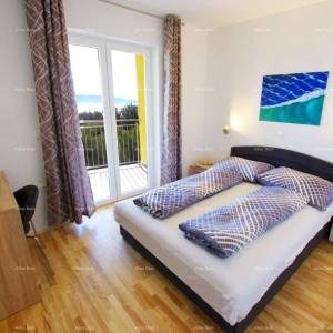 Raša, Šarmantna apartmanska kuća s bazenom i panoramskim pogledom na more