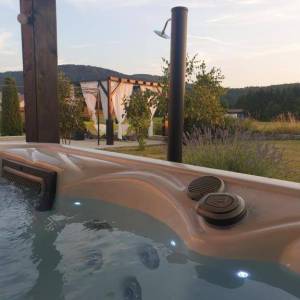 RAVNA GORA – Kuća s wellnessom, apartmanom i dvorištem za miran život