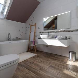 RAVNA GORA – Kuća s wellnessom, apartmanom i dvorištem za miran život