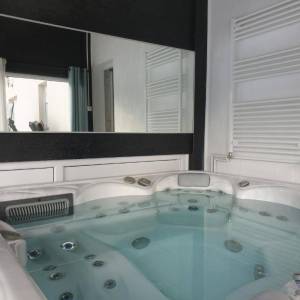 RAVNA GORA – Kuća s wellnessom, apartmanom i dvorištem za miran život