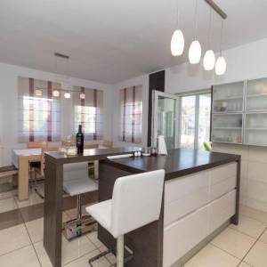 RAVNA GORA – Kuća s wellnessom, apartmanom i dvorištem za miran život