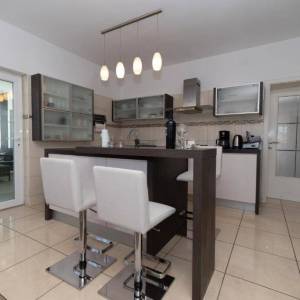 RAVNA GORA – Kuća s wellnessom, apartmanom i dvorištem za miran život