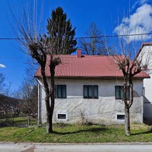 RAVNA GORA – kuća za adaptaciju s velikom okućnicom i potencijalom za dodatnu gradnju