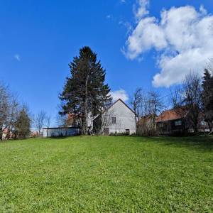 RAVNA GORA – kuća za adaptaciju s velikom okućnicom i potencijalom za dodatnu gradnju