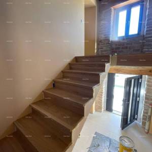 Renovirana istarska kuća s bazenom i dvorištem – mirna lokacija, općina Barban