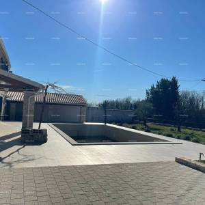 Renovirana istarska kuća s bazenom i dvorištem – mirna lokacija, općina Barban