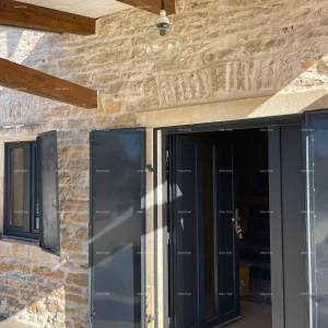 Renovirana istarska kuća s bazenom i dvorištem – mirna lokacija, općina Barban