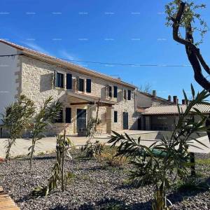 Renovirana istarska kuća s bazenom i dvorištem – mirna lokacija, općina Barban