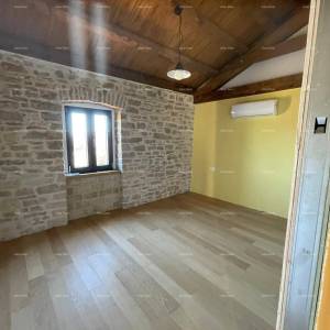 Renovirana istarska kuća s bazenom i dvorištem – mirna lokacija, općina Barban