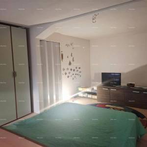 Renovirana kamena kuća u nizu – 4 km od centra Pule