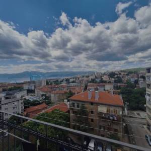 RIJEKA, BELVEDER - Četverosobni stan s dnevnim boravkom