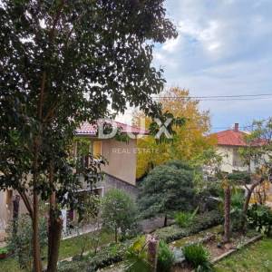 RIJEKA, BULEVARD - Trosobni stan u vili – idealan za uređenje po vlastitoj želji, 79m2